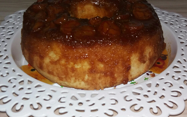 Bolo de banana caramelizado (com massa pronta)