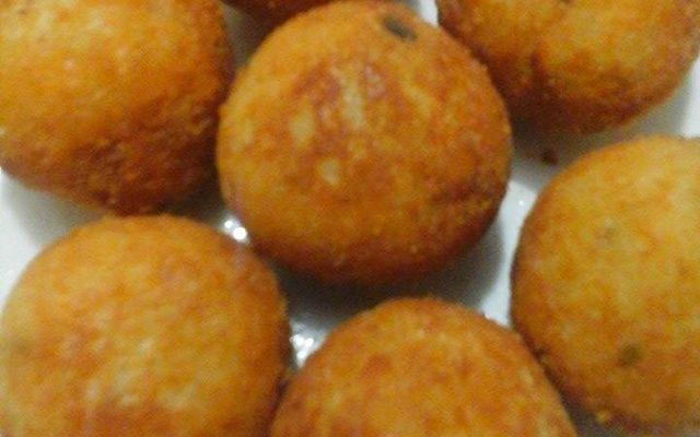Salgadinho de festa (risóles, bolinha de queijo, coxinha)