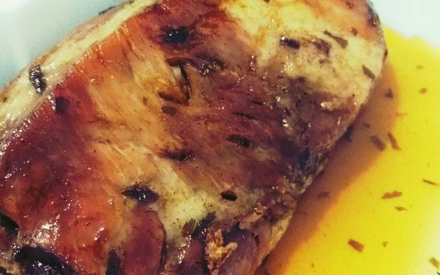 Costelinha de porco assada com mel e limão