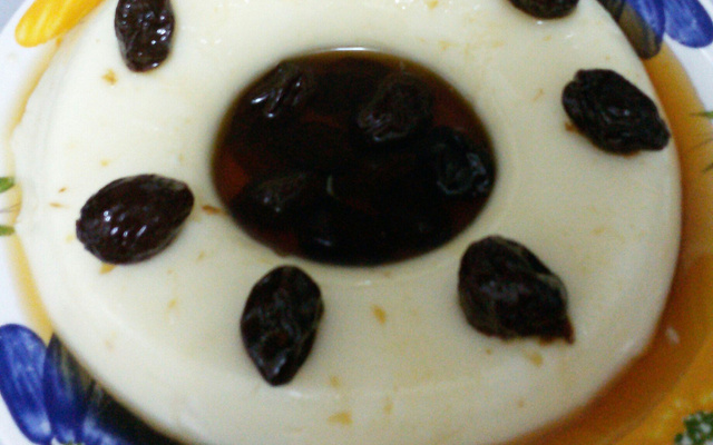 Manjar de coco com calda de abacaxi