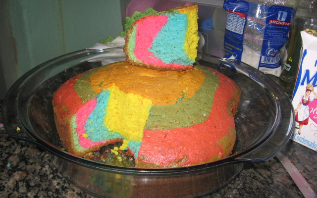 Bolo arco-íris