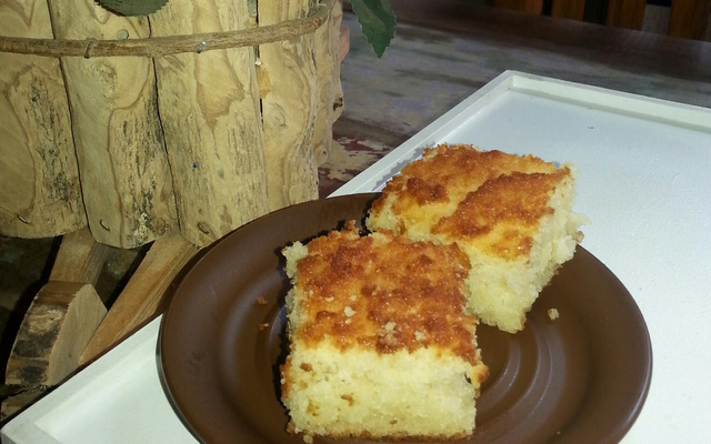 Bolo de mandioca com coco