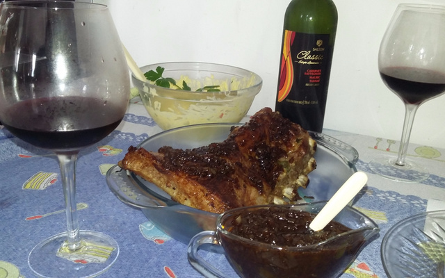 Costela de porco ao molho barbecue