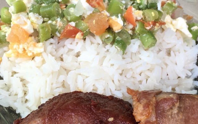 Vagem com ovos e tomates