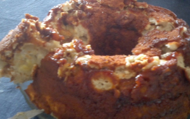 Bolo de banana com calda