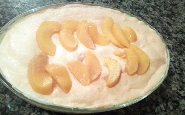 Torta de pêssego em caldas