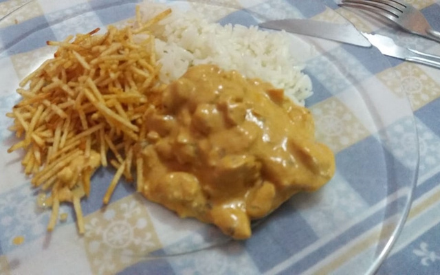 Strogonoff de frango (simples e maravilhoso)