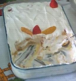 Pavê de morangos com mousse de maracujá e chantilly