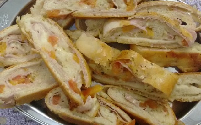 Pãezinhos de presunto e queijo