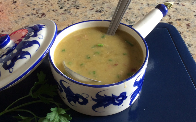 Sopa de ervilhas cremosa