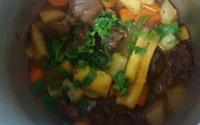 Carne de panela com legumes