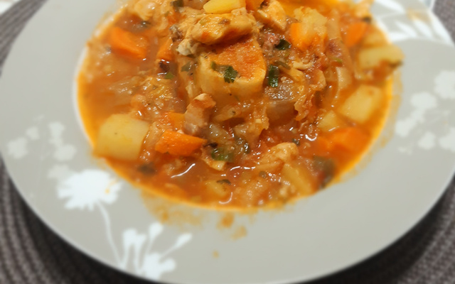 Mocotó com dobradinha, feijão branco e legumes da Vanessa