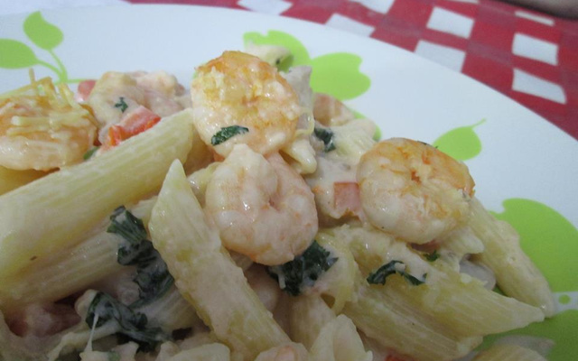 Penne com camarão