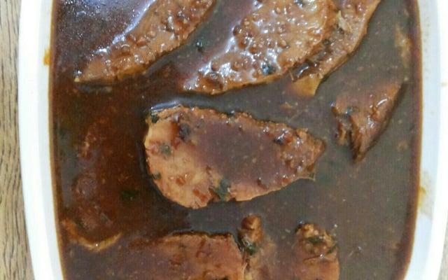 Lagarto na cerveja preta