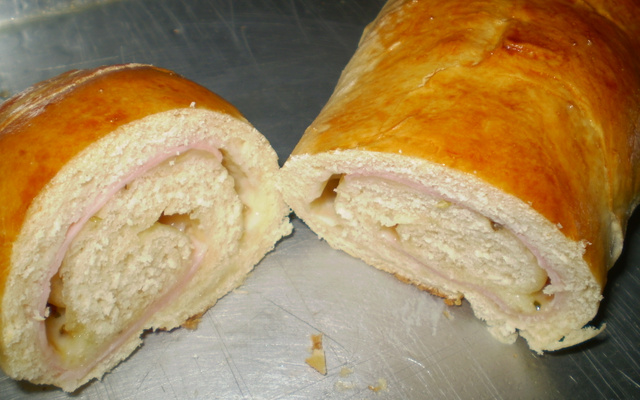 Pão com recheio de pizza