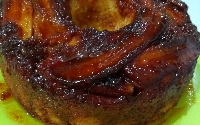Bolo de banana caramelizado
