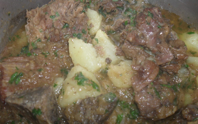 Costela de boi com batatas