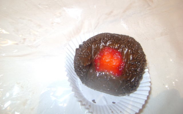 Bombom de brigadeiro com morango