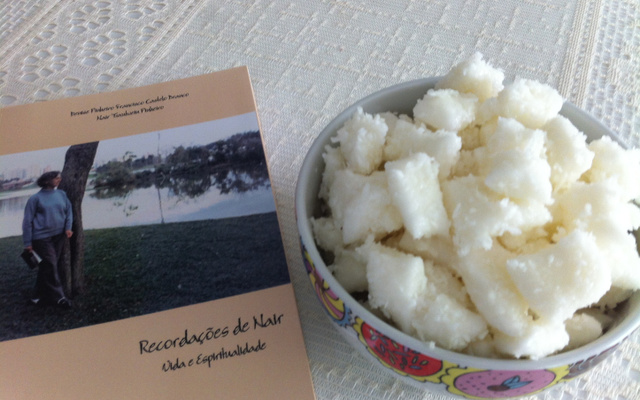 Bala de coco gelada da Vó Nair