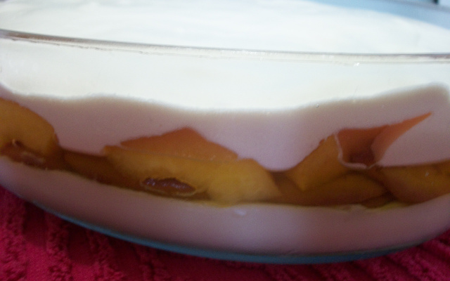 Pavê de pêssego com gelatina