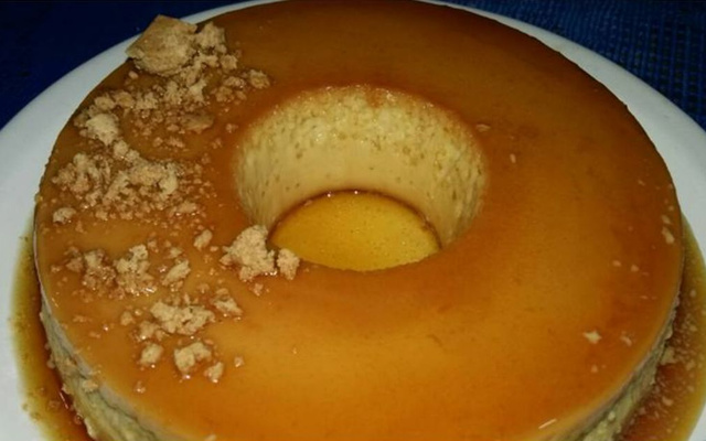 Pudim de leite condensado com paçoca