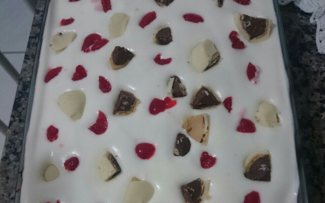 Pavê de bombons e cereja