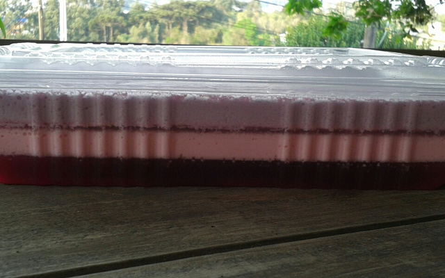 Gelatina colorida cremosa