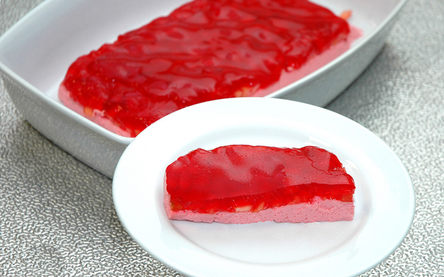 Gelatina ao creme com morangos