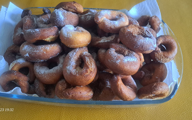 Rosquinha de leite condensado simples e fácil.