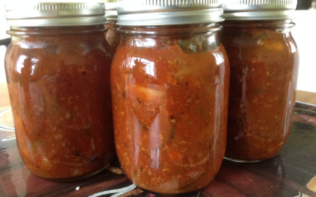 Molho de carne e legumes para massa