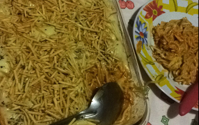 Macarrão com frango na panela de pressão