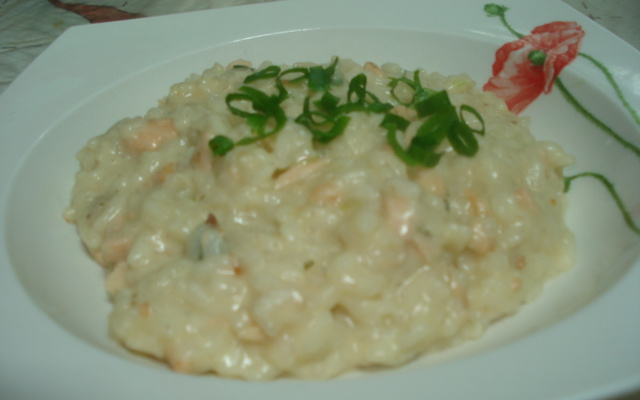 Risoto de salmão com queijo gruyere