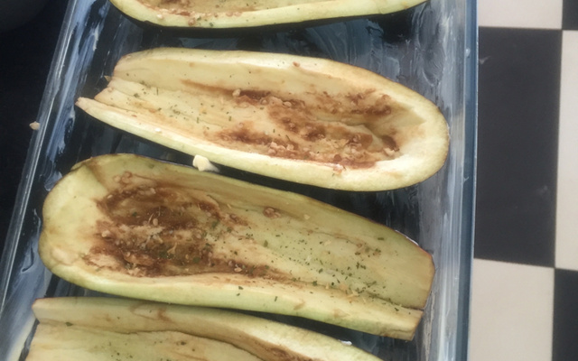 Barcas de berinjela com purê de batata doce