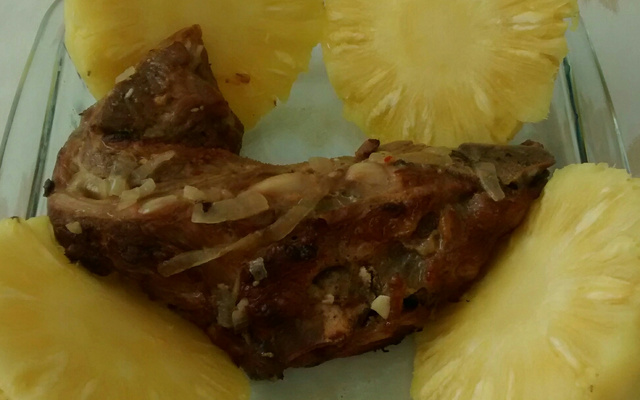 Costelinha de porco ao molho de laranja