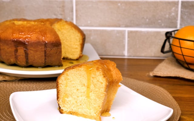 Bolo de laranja com calda