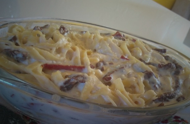 Fetutine ao molho branco com filé gratinado