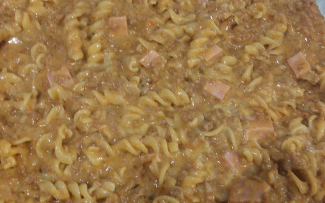 Macarrão feito na panela de pressão rápido e fácil