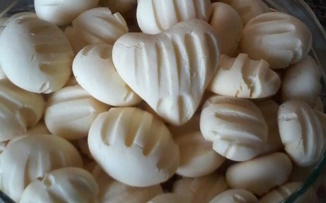 Bolo molhadinho de doce de leite