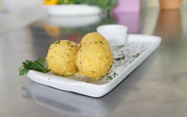 Bolinho de mandioca com recheio