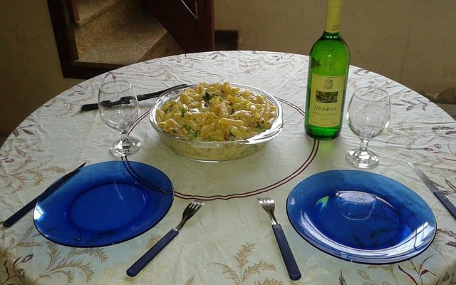 Macarrão com brócolis e creme branco