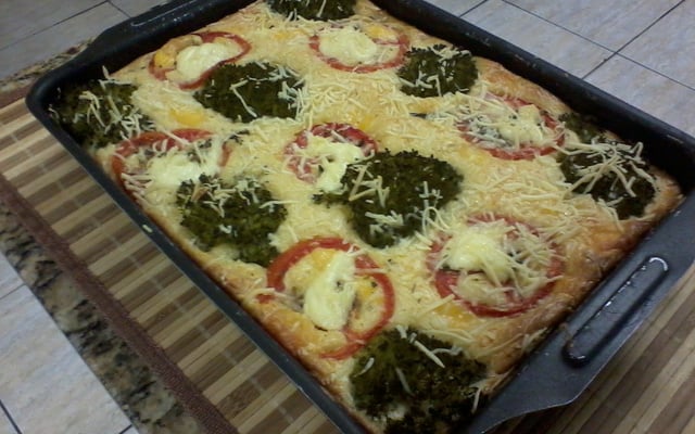 Torta de brócolis com carne