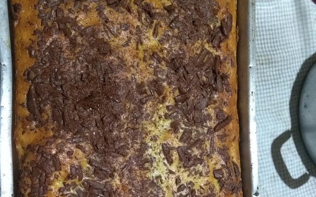 Bolo de banana com pedaços de chocolate