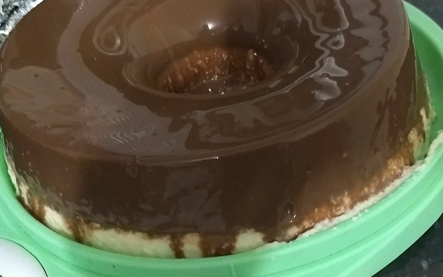 Pudim de coco com chocolate delicioso