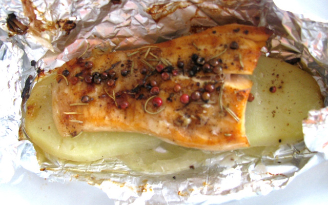 Salmão no forno embrulhadinho