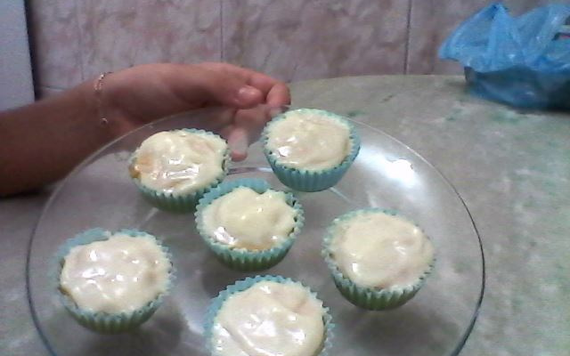 Cupcake de cenoura com calda de limão