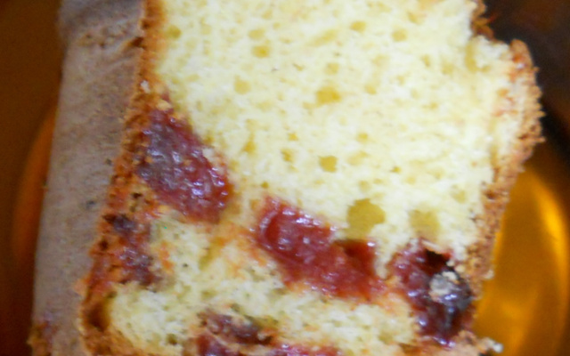 Bolo de fubá com goiabada