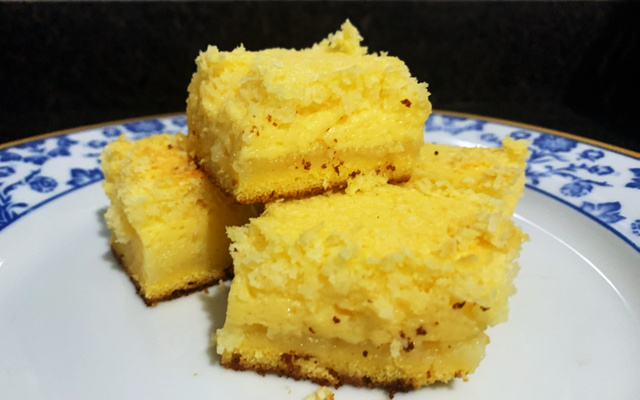 Quadradinhos de fubá cremoso