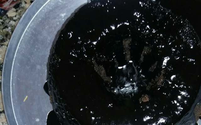 Bolo de chocolate integral com cobertura