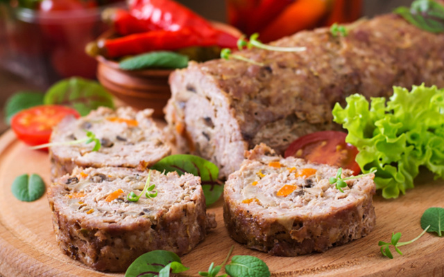 Rocambole de carne fácil e gostoso