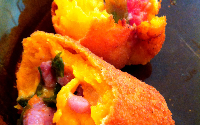 Bolinho de cenoura e linguiça